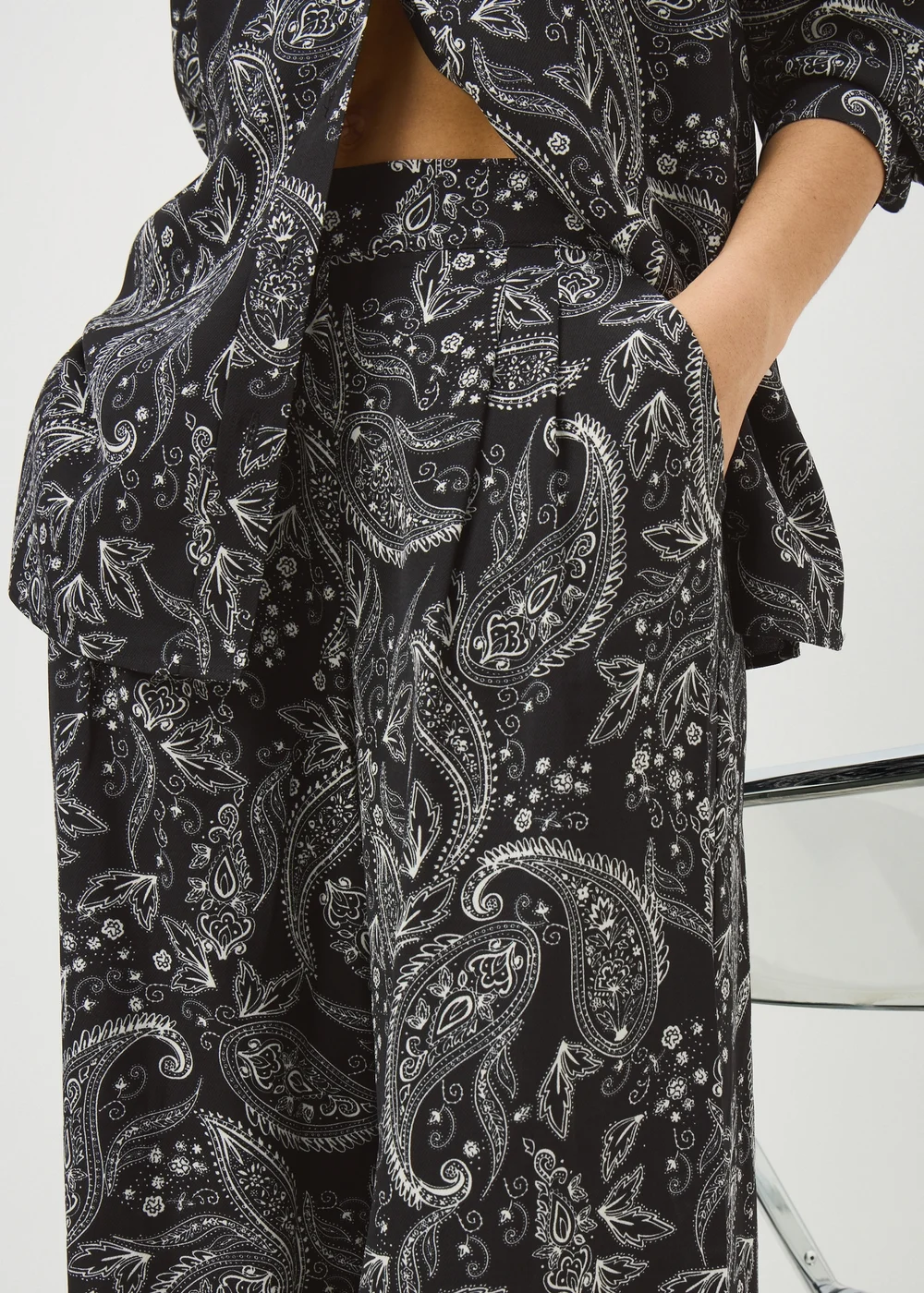Black Paisley Co Ord Wide Leg Trousers - 22/L31 Image 3