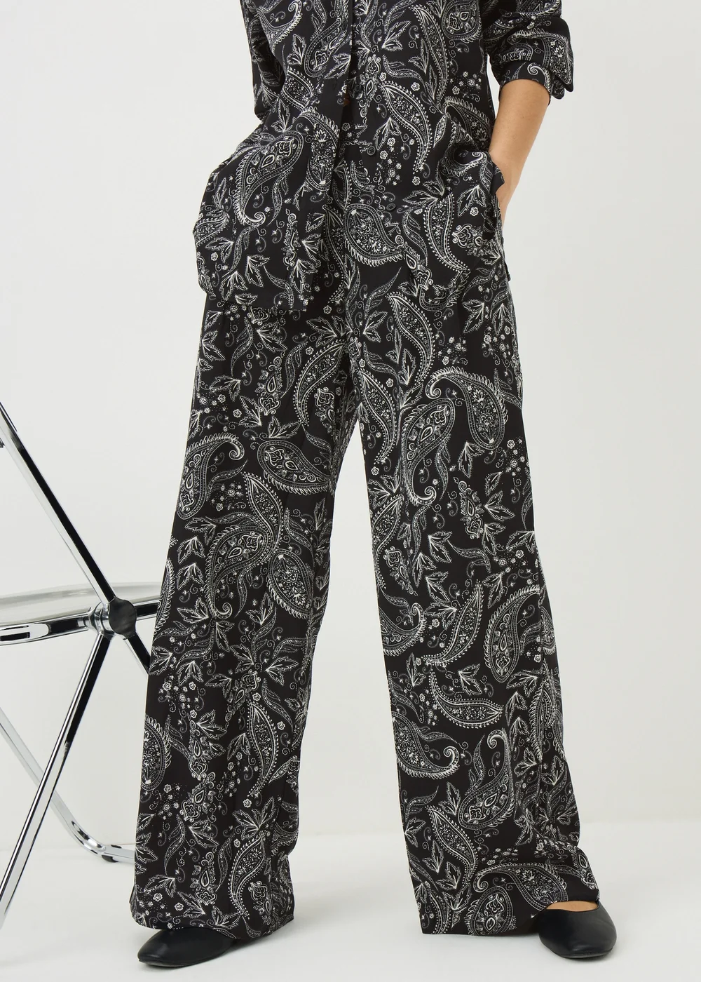 Black Paisley Co Ord Wide Leg Trousers - 22/L31 Image 2