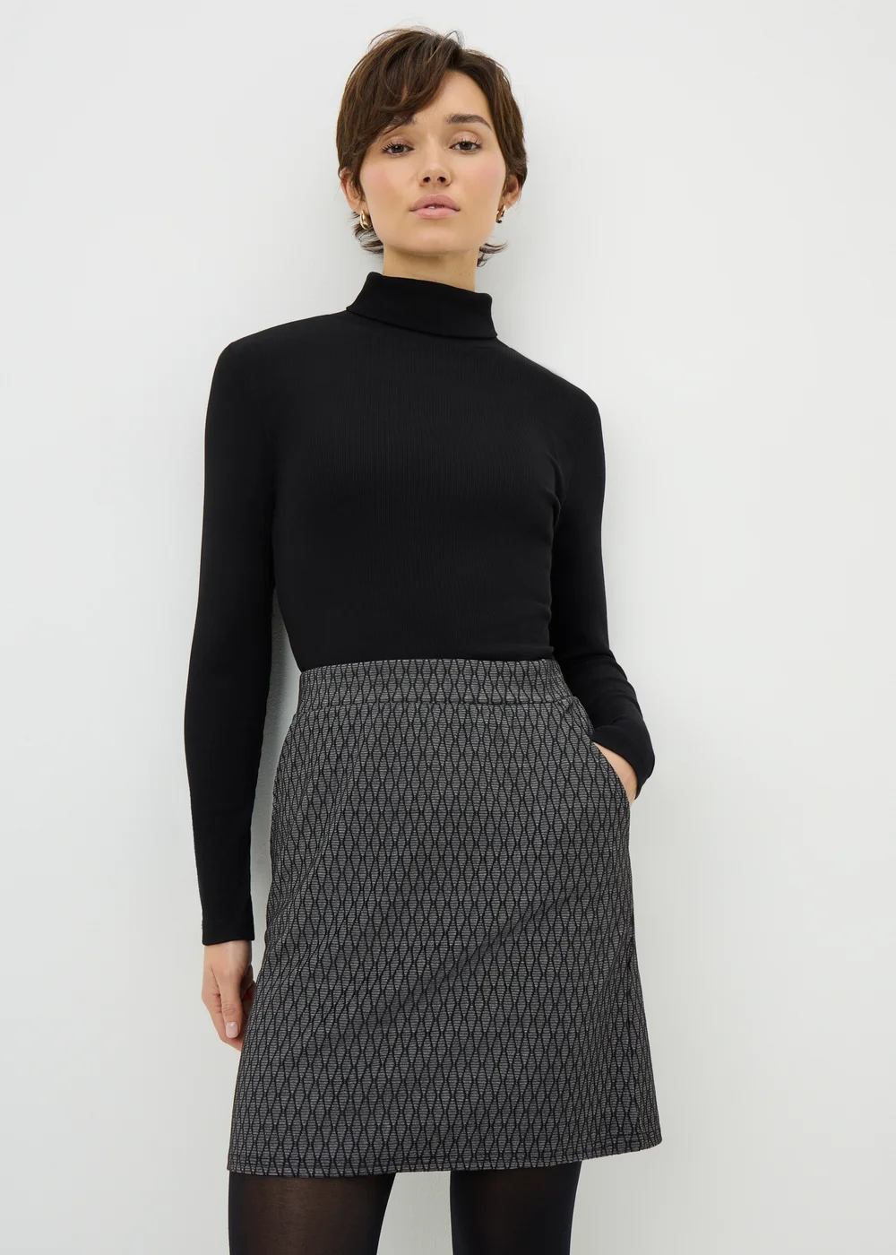 Black Geometric Mini Skirt - 22 Image 1