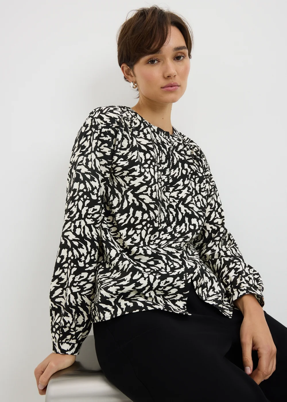 Black Animal Print Button Shirt - 22 Image 2