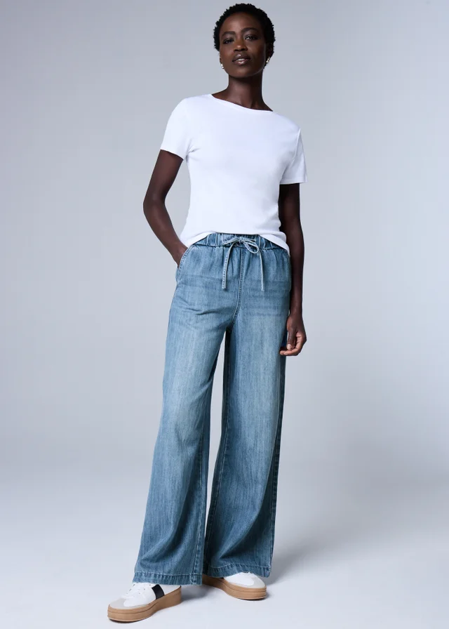 Midwash Comfort Wide Leg Jeans