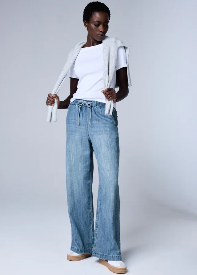 Midwash Comfort Wide Leg Jeans