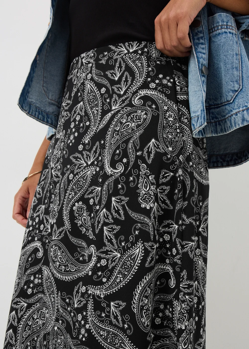 Black Paisley Flared Hem Skirt - 28 Image 2