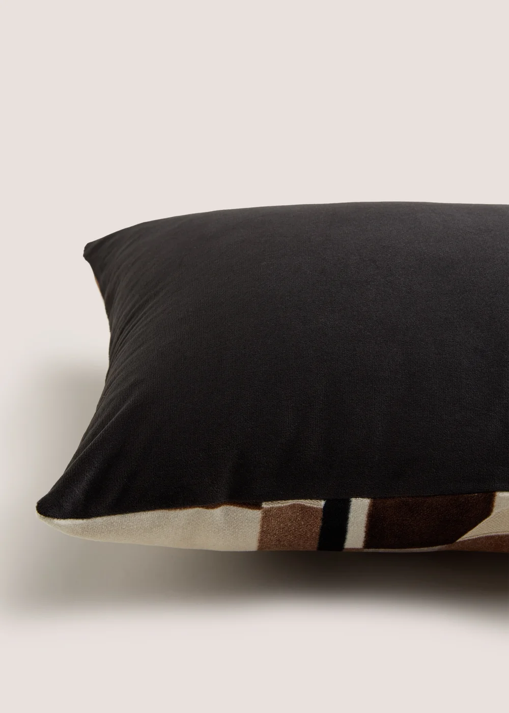 Neutral Geo Curve Cushion Image 2