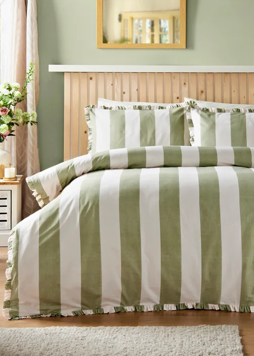 Green Wide Stripe Pleated Duvet Set - King Image 1