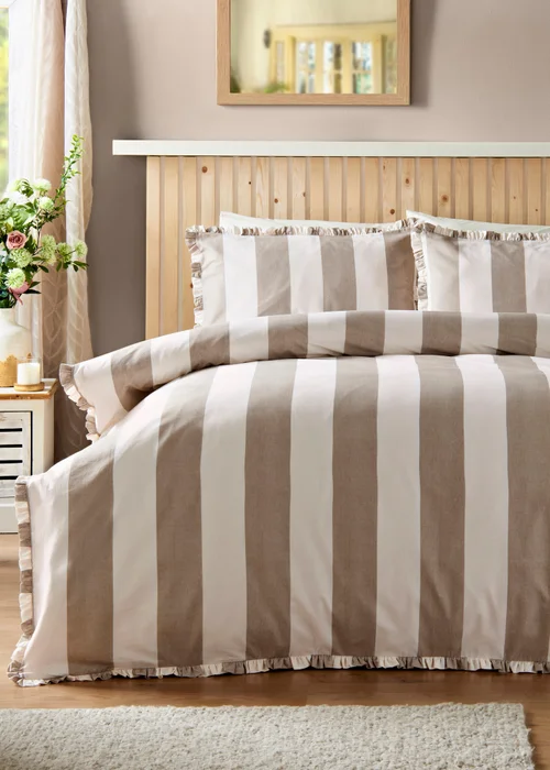 Natural Wide Stripe Pleat Duvet Set - Super king Image 1