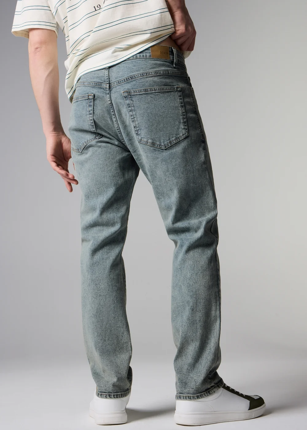 Mid Wash Slim Fit Jeans - 30 R Image 4