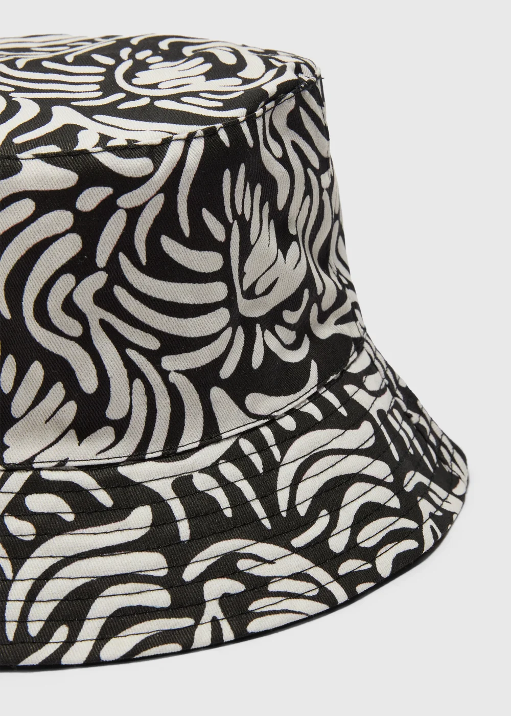 Black Abstract Reversible Bucket Hat - S/M Image 2