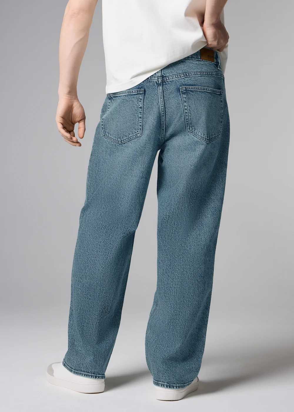 Green Wash Loose Fit Jeans - 30 S Image 4