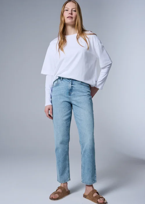 Light Wash Ava Mom Jeans - 8/L29 Image 1