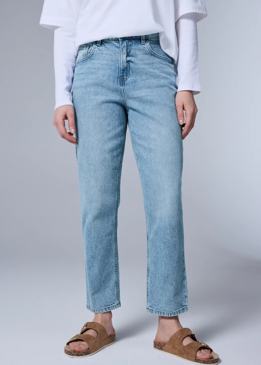 Light Wash Ava Mom Jeans - 8/L29 Image 3