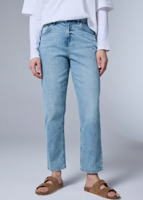 Light Wash Ava Mom Jeans - 8/L29 Image 3