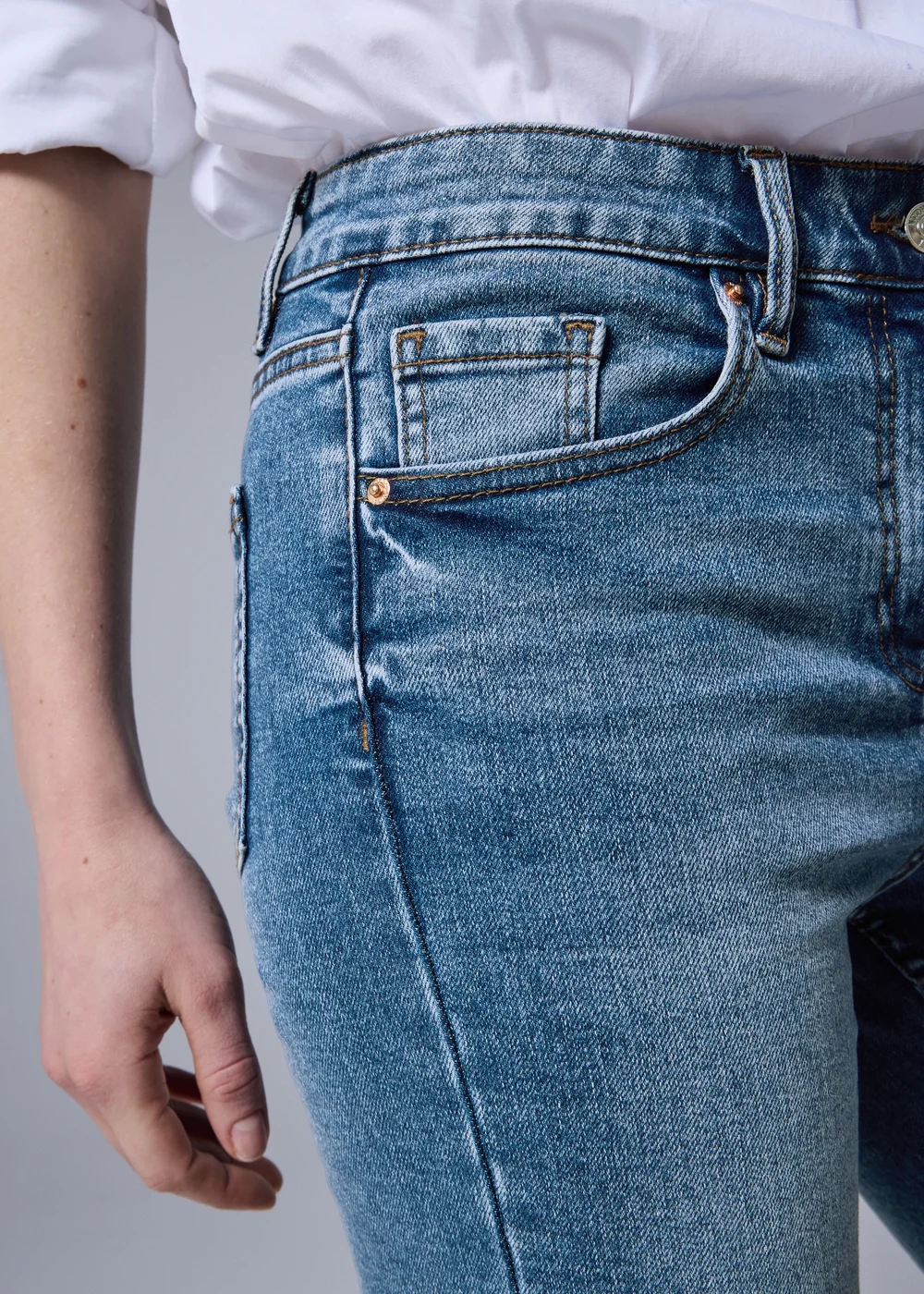 Mid Wash Stretch Knee Length Denim Shorts - 8 Image 5