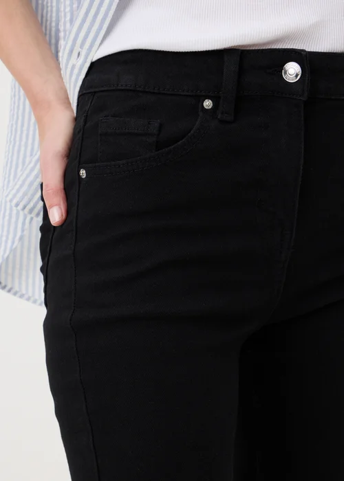 Black Knee Length Denim Shorts - Size 8 Image 3