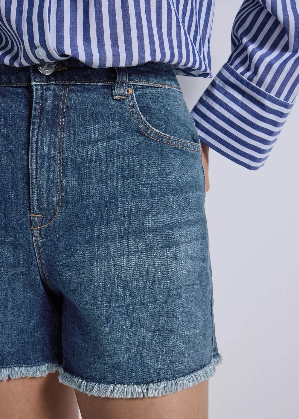Blue Dark Wash Stretch Frayed Hem Denim Shorts - 22 Image 5