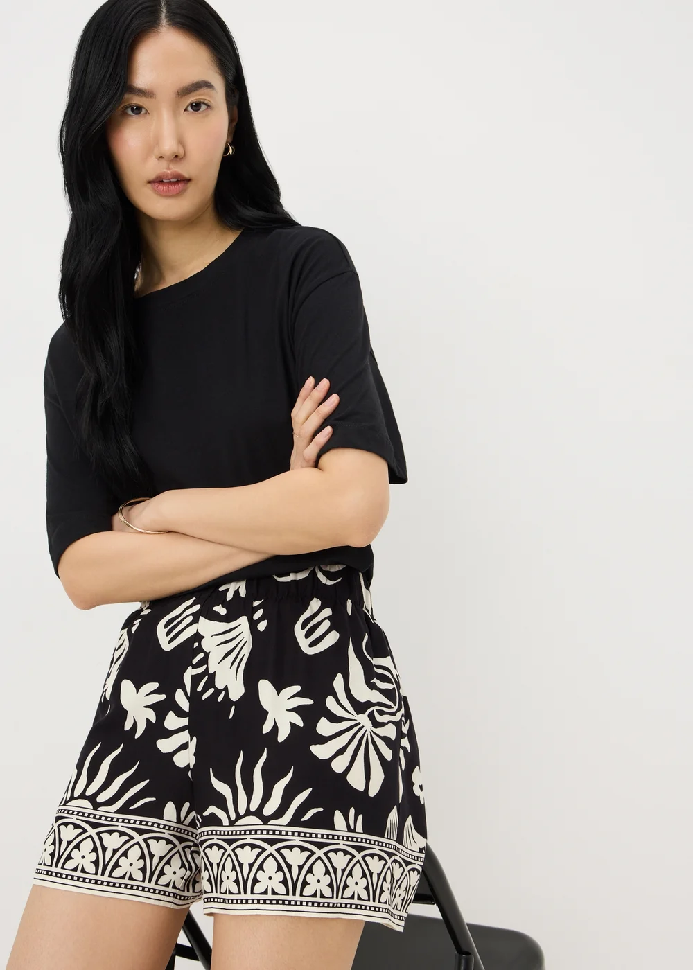 Black Sun Print Viscose Co Ord Shorts - Size 10 Image 1
