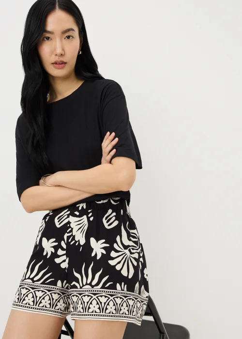 Black Sun Print Viscose Co Ord Shorts - Size 10 Image 1