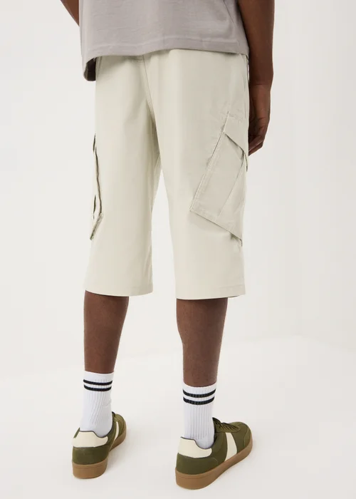Bone 3/4 Length Cargo Shorts - 30 Image 3