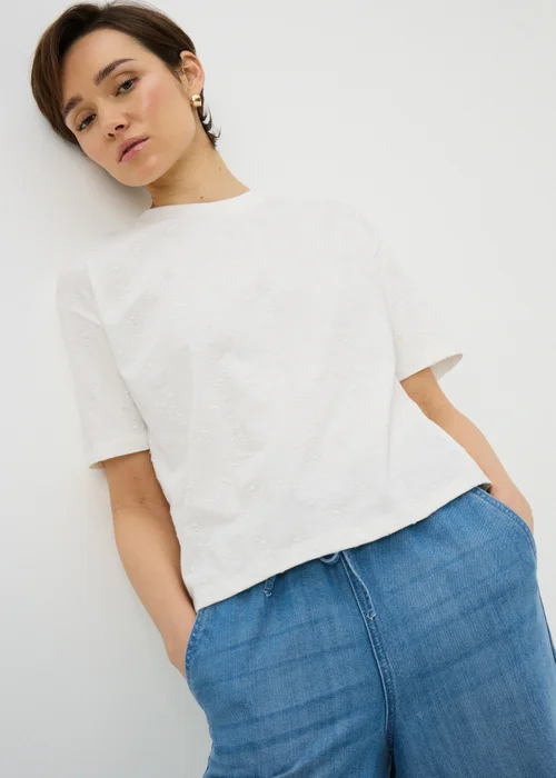 White Embroidered Boxy T-Shirt - L Image 2
