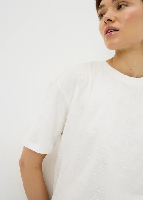 White Embroidered Boxy T-Shirt - L Image 3