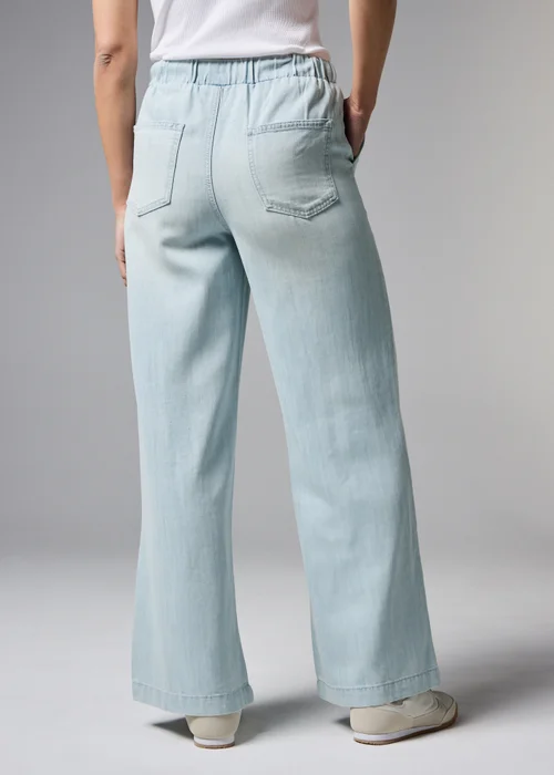 Light Wash Stretch Comfort Fit Wide Leg Jeans - 28/L29 Image 4