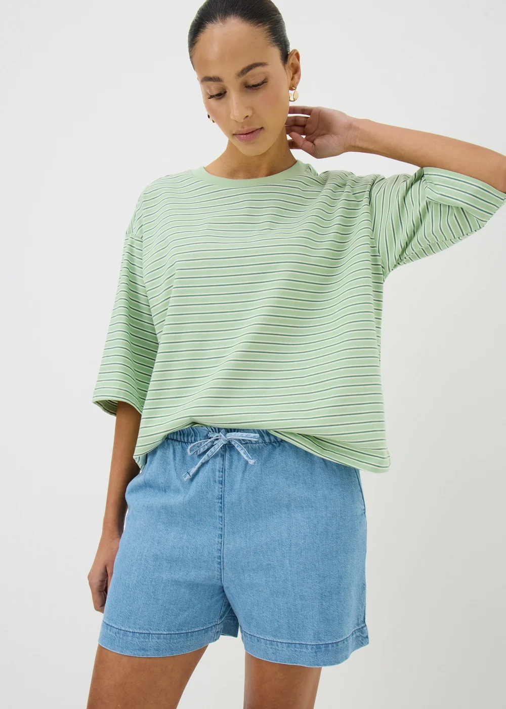 Mid Wash Stretch Pull On Denim Shorts - 28 Image 1