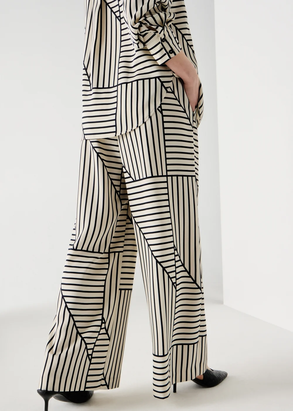 Et Vous Black Stripe Satin Wide Leg Co Ord Trousers - 22/L29 Image 2