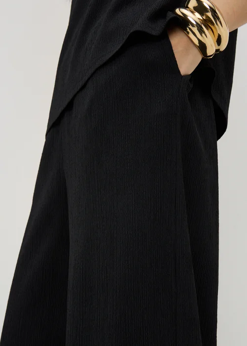 Black Textured Cropped Trousers - 8 Image 3