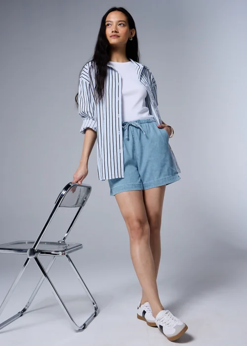 Light Wash Pull On Denim Shorts - Size 8 Image 2