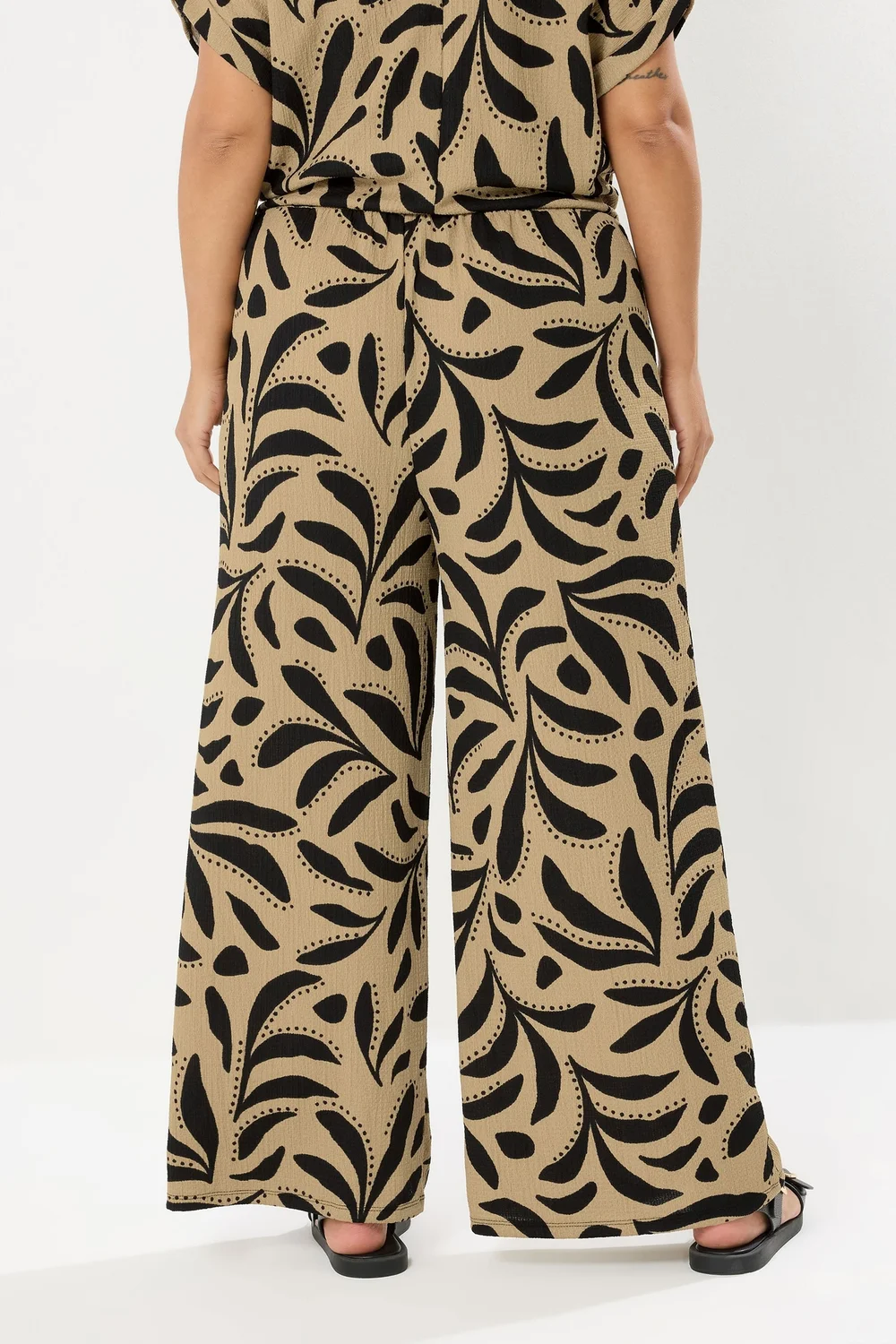 Yours Curve Natural Brown Leaf Crinkle Wide Leg Trousers - 16 Image 3