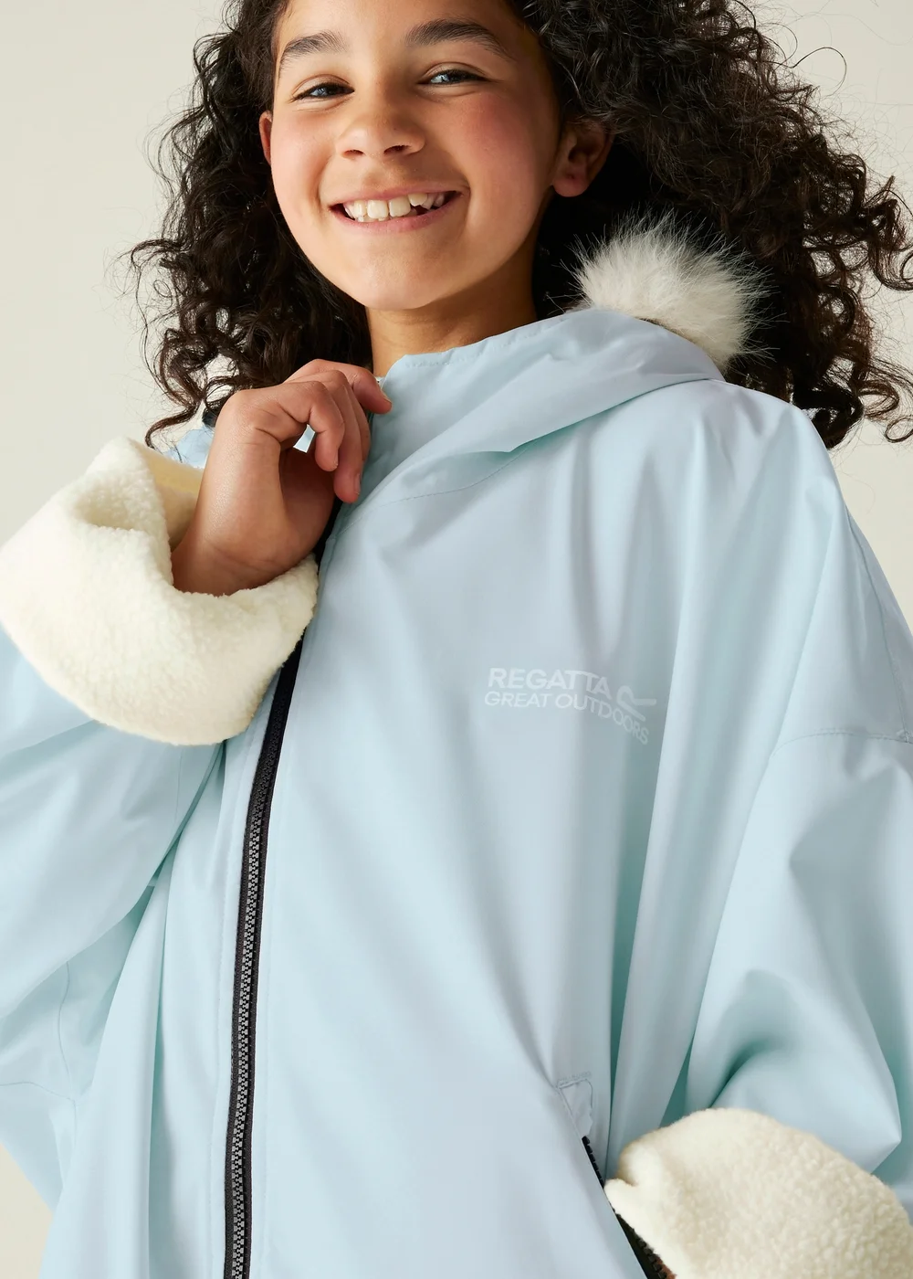 Regatta Pastel Blue Kids' Changing Robe (3-13 yrs) - 3-5 Yrs Image 4