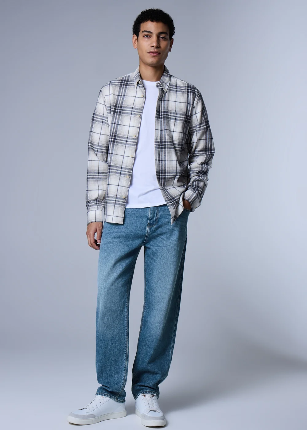 Mid Wash Relaxed Fit Jeans - 34 R Image 2