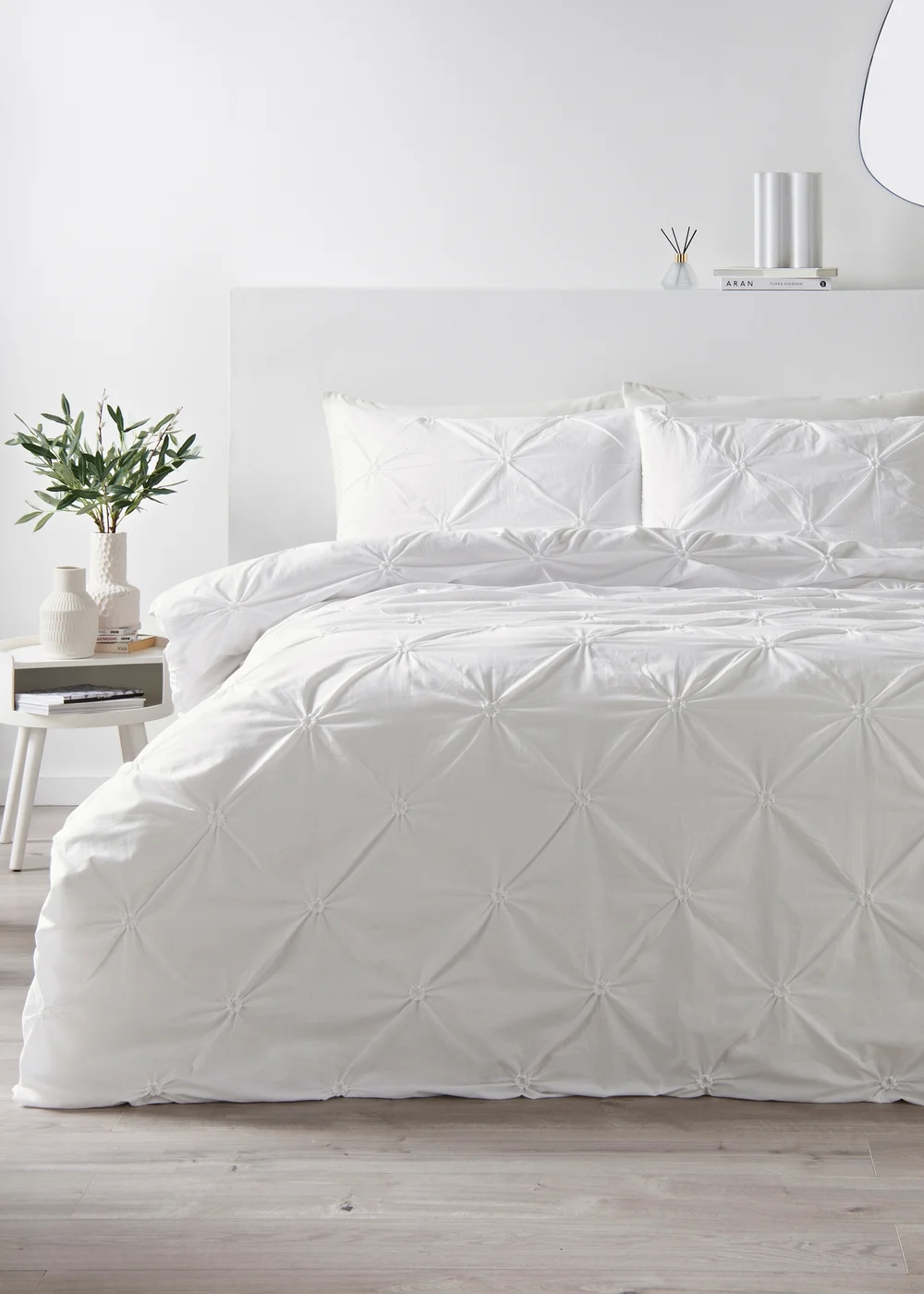 White Pinch Pleat Duvet Set - Double Image 1
