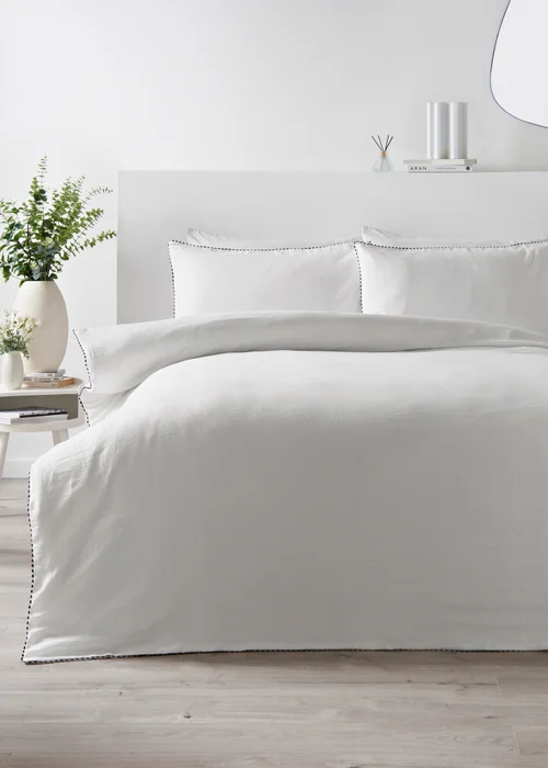 White Jacquard Scallop Duvet Set - Double Image 1
