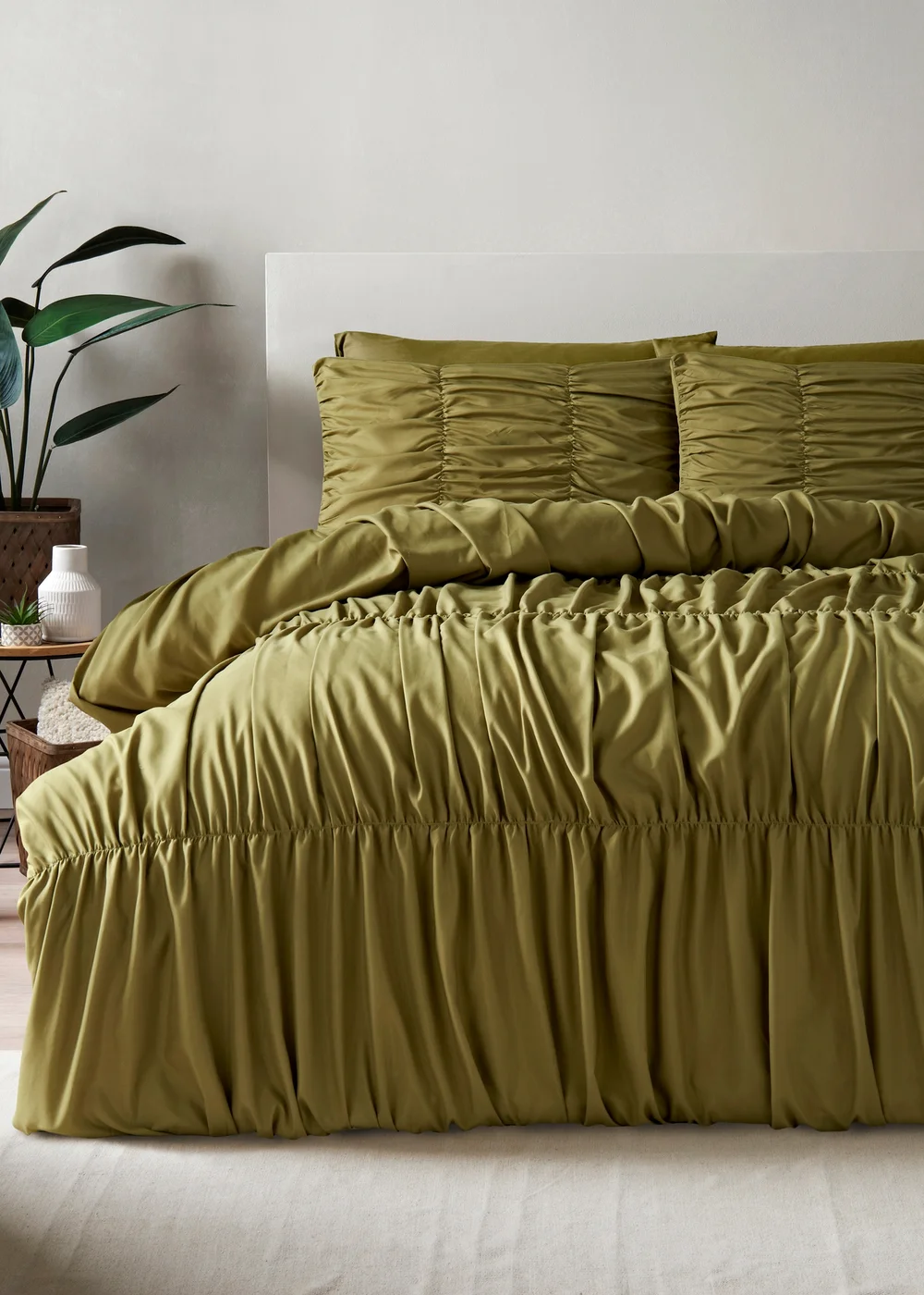 Green Ruched Duvet Set - Super king Image 1