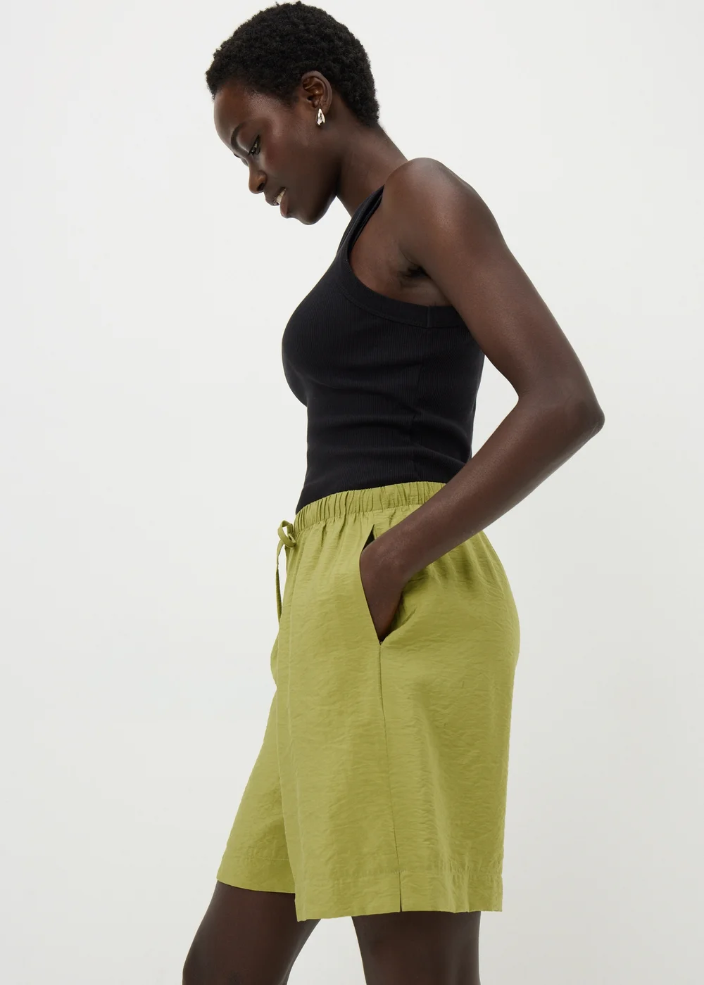 Olive Airflow Tied Shorts - 18 Image 2