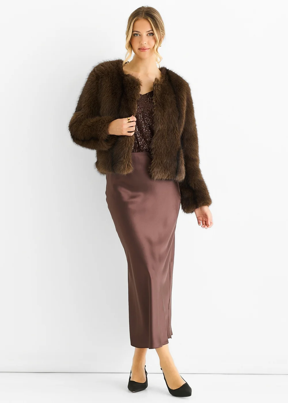 Gini London Coffee Round Neck Faux Fur Cropped Jacket - M/L Image 1