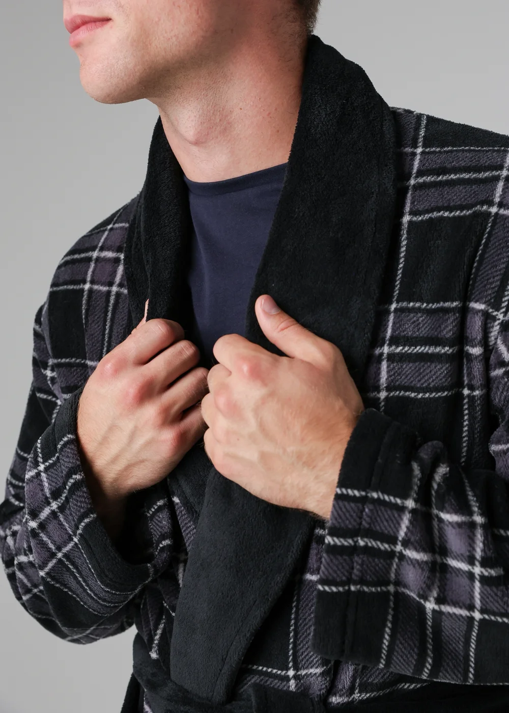 Tokyo Laundry Black Plush Dressing Gown - Medium Image 3