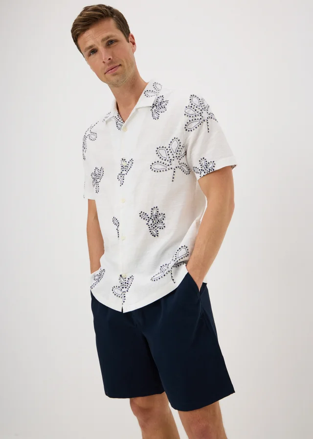 White Embroidery Leaf Shirt