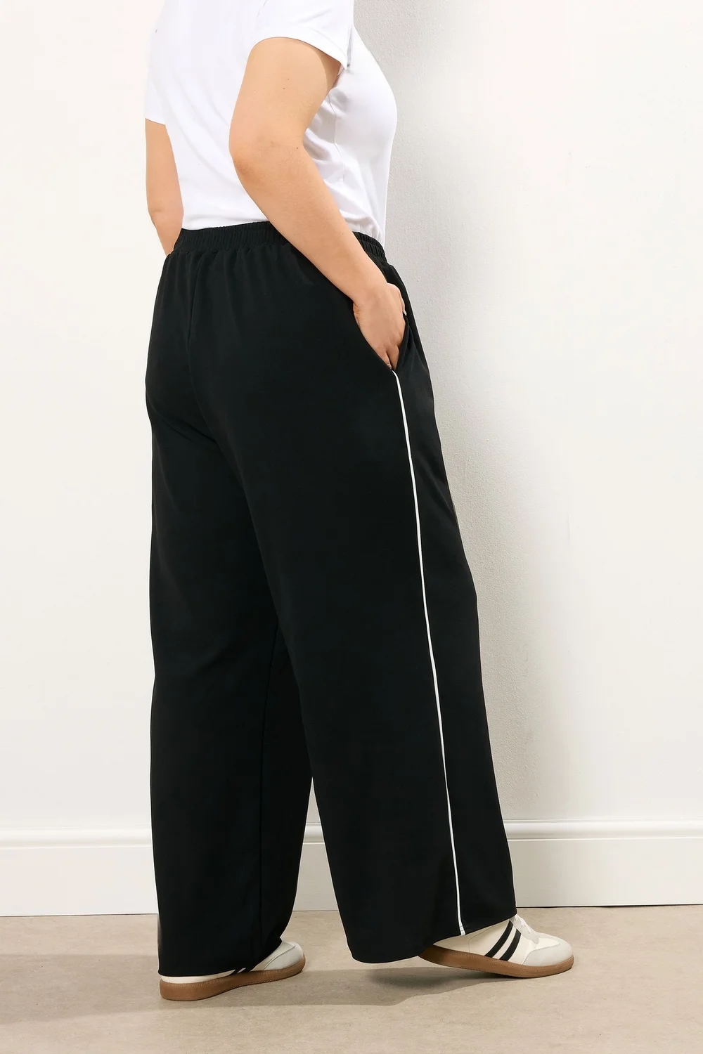 Yours Curve Black Scuba Side Stripe Wide Leg Trousers - 30-32 Image 3