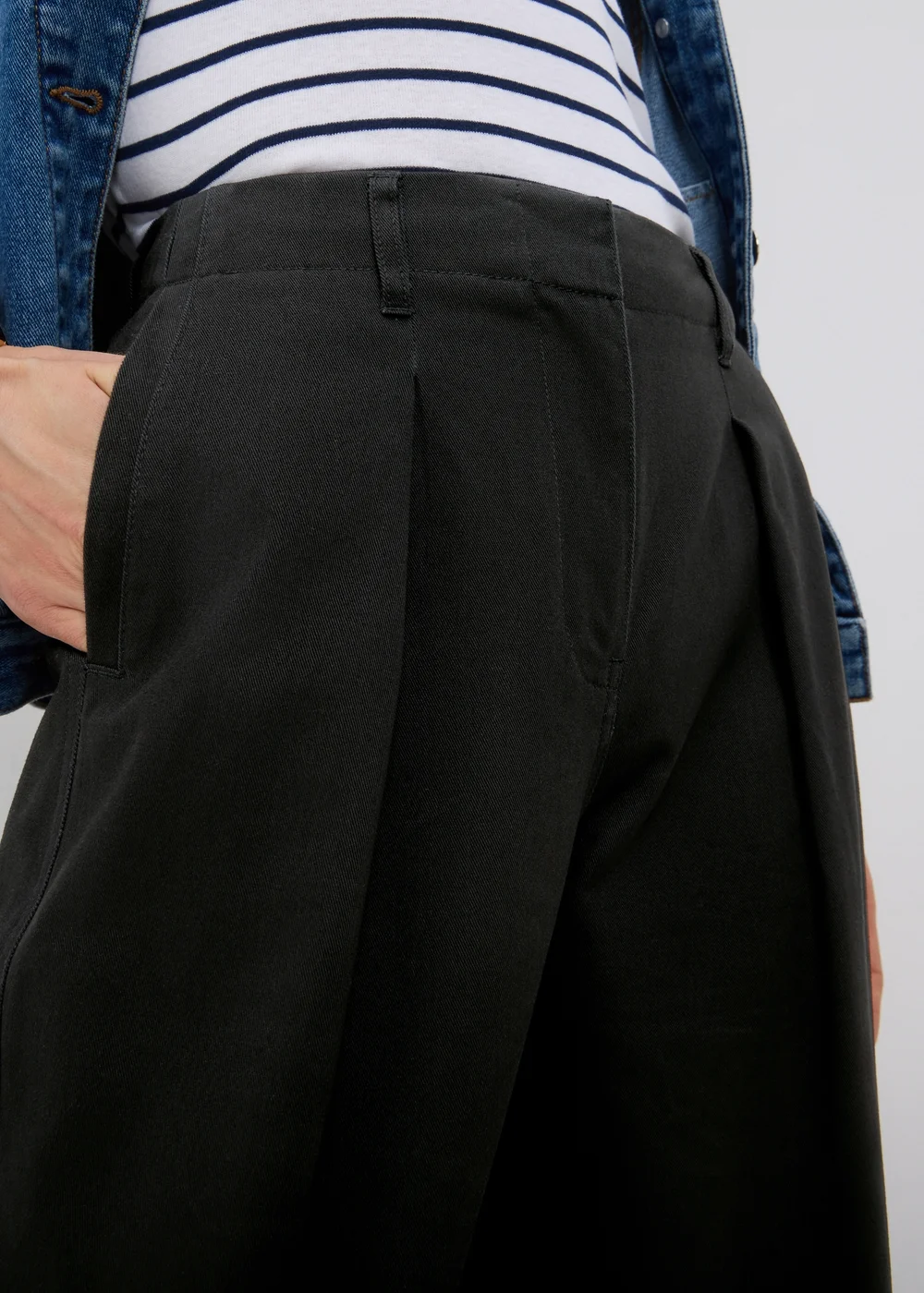 Black Culotte Barrel Trousers - Size 22 31 leg Image 2