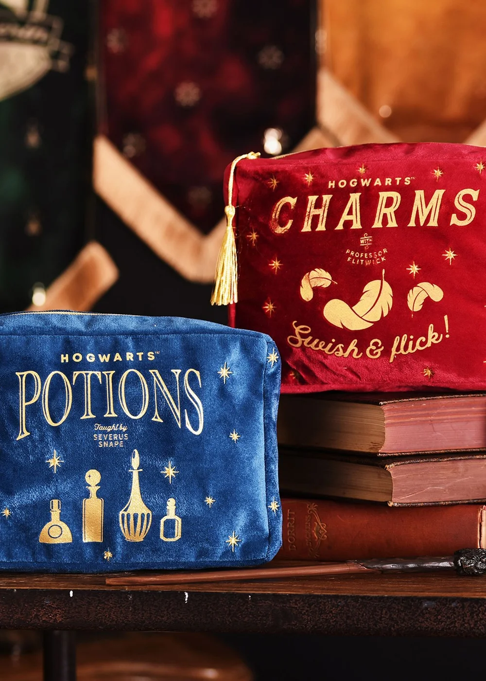 Harry Potter Warner Bros Alumni Red Wash Bag Charms - One Size Image 4