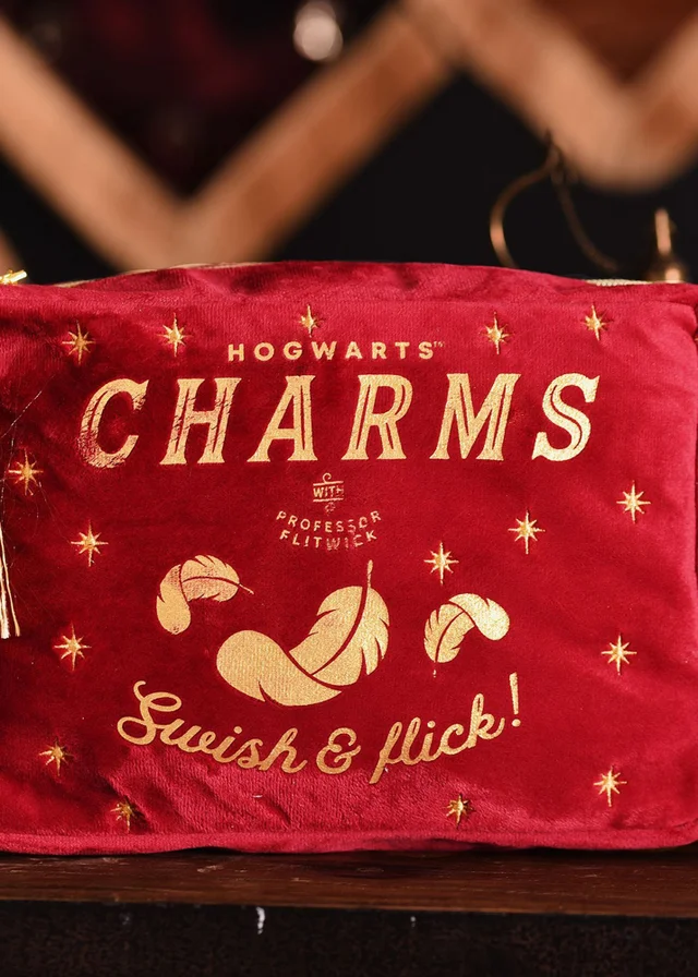 Harry Potter Warner Bros Alumni Red Wash Bag Charms