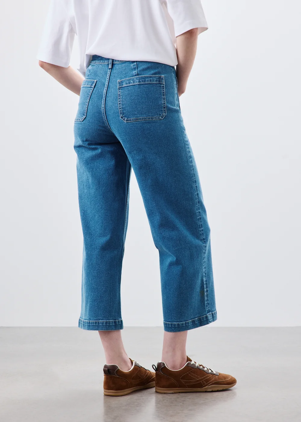 Mid Wash Mid Rise Pocket Front Wide Leg Cropped Jeans - 10 Image 2