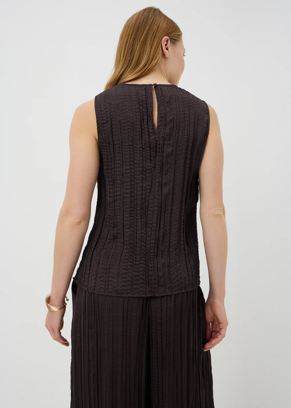 Et Vous Chocolate Brown Crinkle Satin Co Ord Vest Top - M Image 2