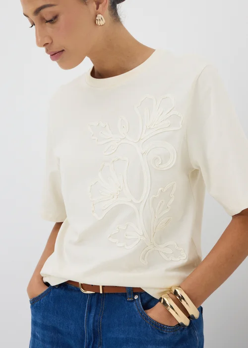 White Cornelli Flower Embellished T-Shirt - 8 Image 3