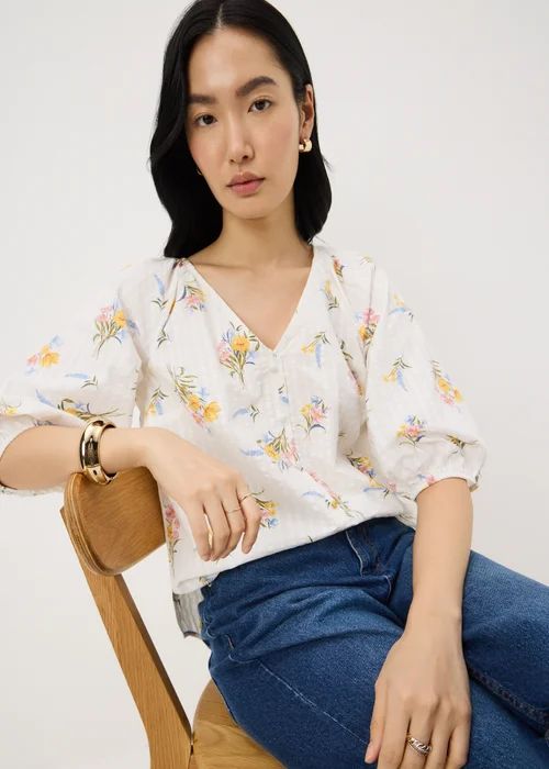 White Floral Seersucker Tea Blouse - 8 Image 1