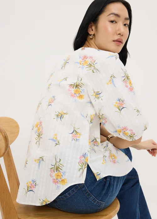 White Floral Seersucker Tea Blouse - 8 Image 2
