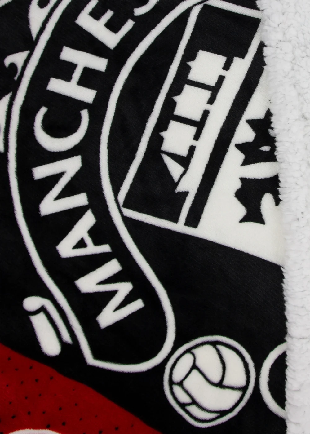 Manchester United Red Stacked Sherpa Fleece - 120 X 150 Image 3