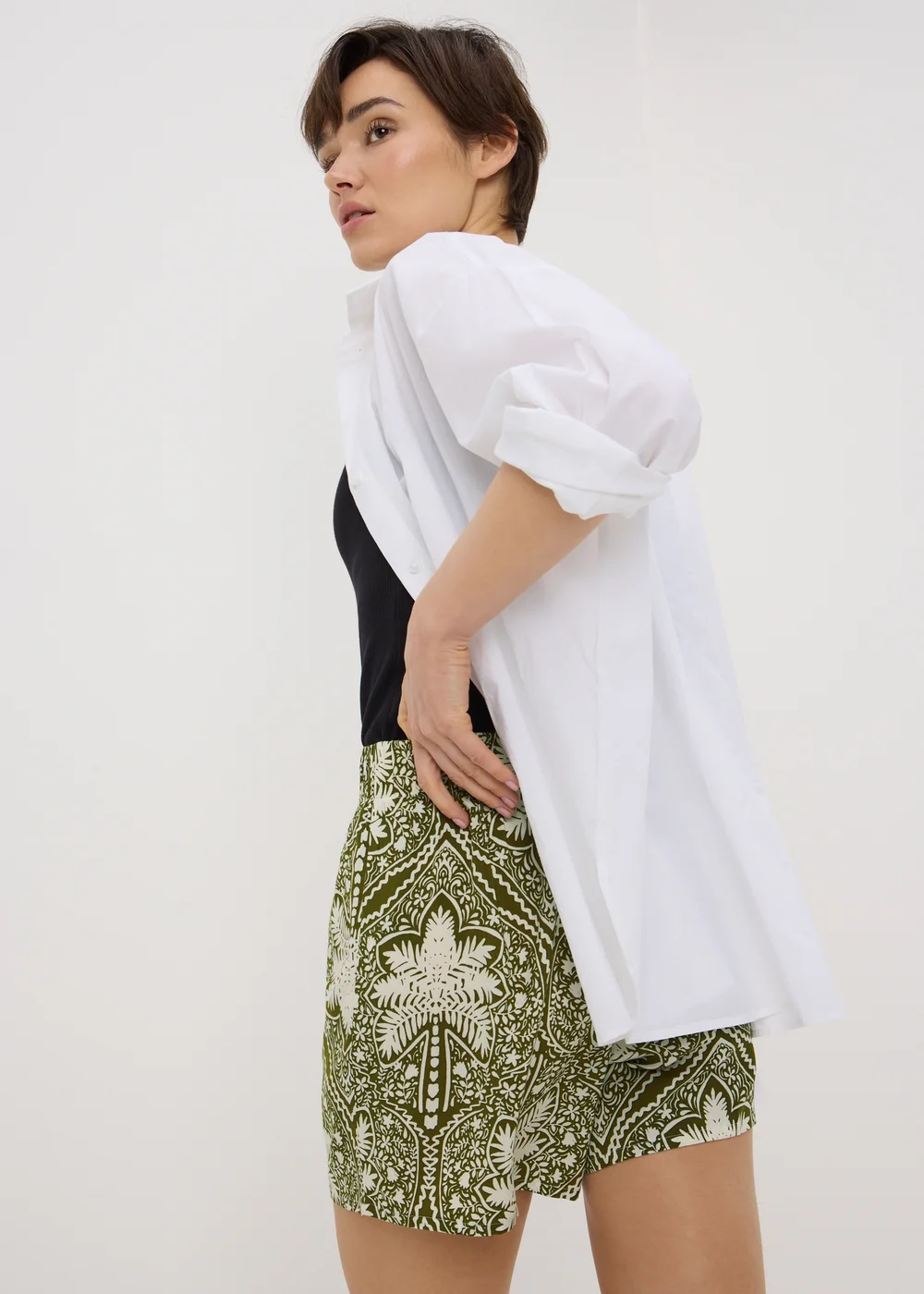 Green Palm Print Viscose Shorts - Size 8 Image 2